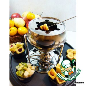 Рецепт: Шоколадное фондю с творожным бисквитом и фруктами
