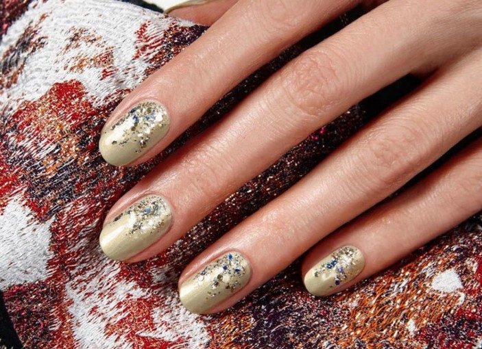 Маникюр на короткие ногти: золото и серебро (фото)