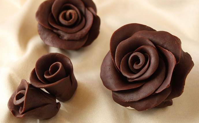 Готовые шоколадные розы