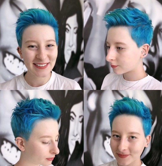 Пикси на короткие волосы с окрашиванием в синий цвет