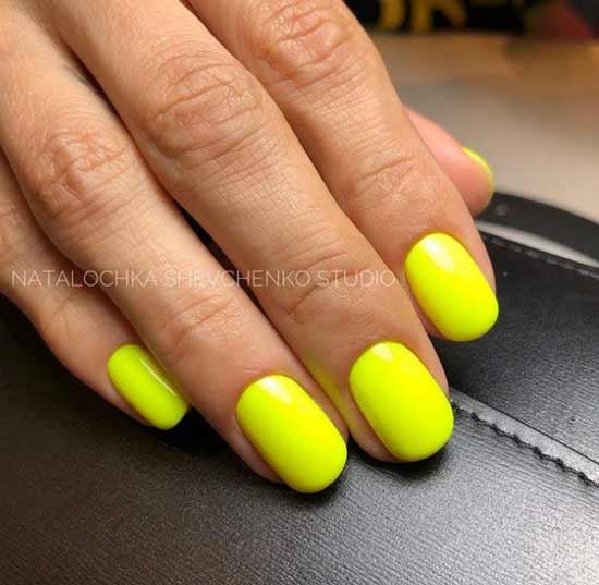 Желтый неоновый маникюр короткие ногти
