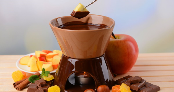 Шоколадное фондю. Рецепт в домашних условиях с фруктами, грушей, клубникой