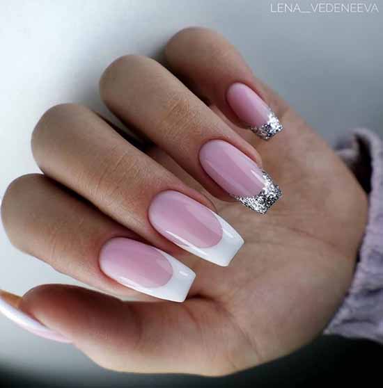 Розовый френч блестки на двух пальцах